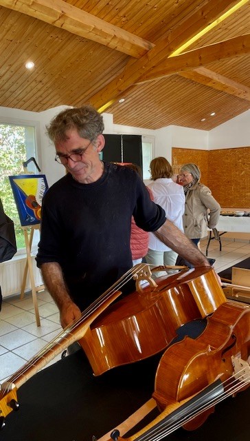 M Boury luthier