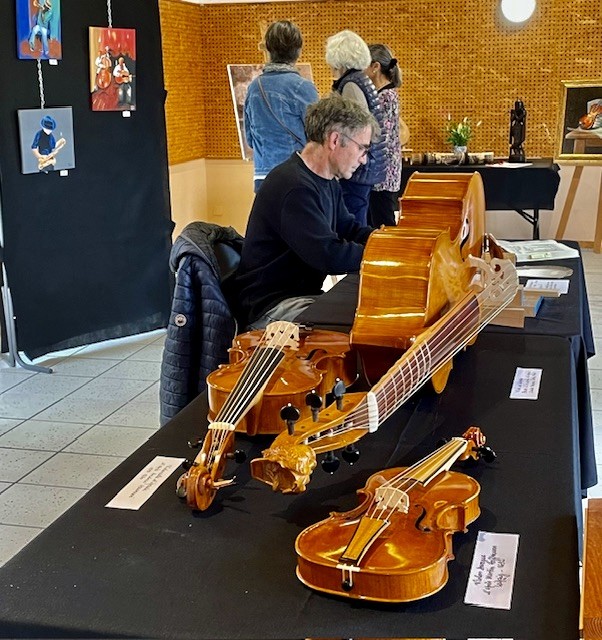 M Boury luthier